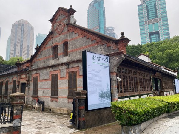 股票配资公司网站 陆家嘴的高楼大厦间，为何会有一座中西合璧的百年老宅
