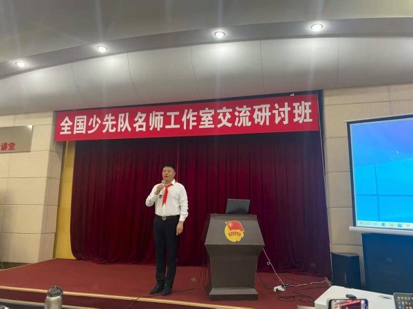 股市配资 深派教育名师说｜全国常洪少先队名师工作室主持人常洪：育一片“常青林” 引追梦“万人行”